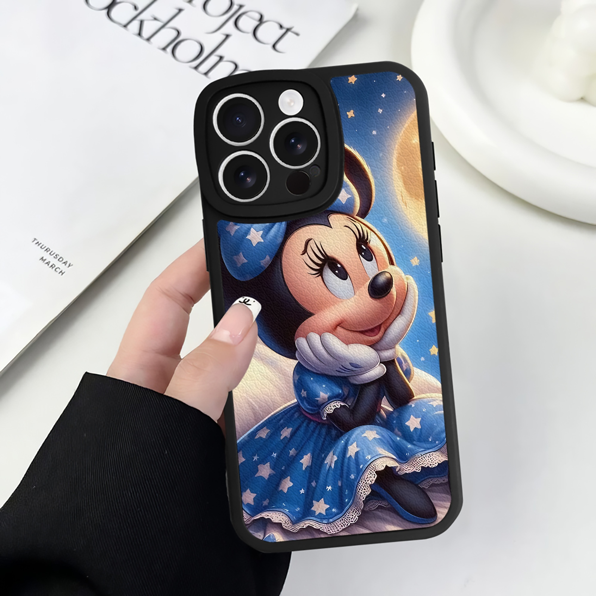 （画像用） ミッキーマウス Mickey Mouse 【iPhone 16シリーズ対応】シリコンスマホケース（レザー調） 材質：シリコン